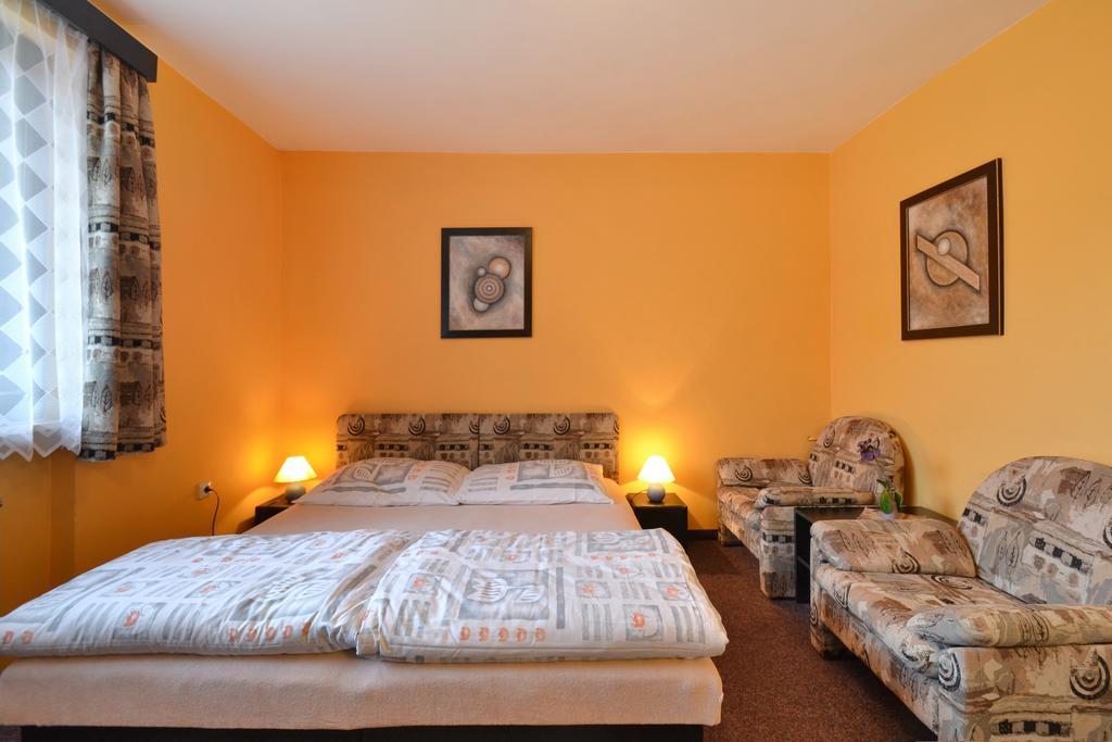 Horska Chata Jezek Harrachov Room photo
